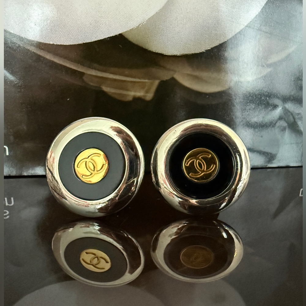 LOT 2284 24K gold plated rhodium plated CHANEL vintage clip on earrings